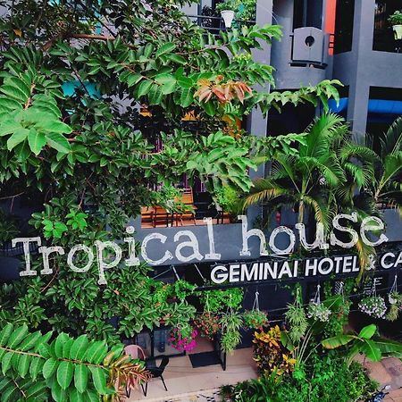 Geminai Hotel&Café Ðồng Hới Buitenkant foto