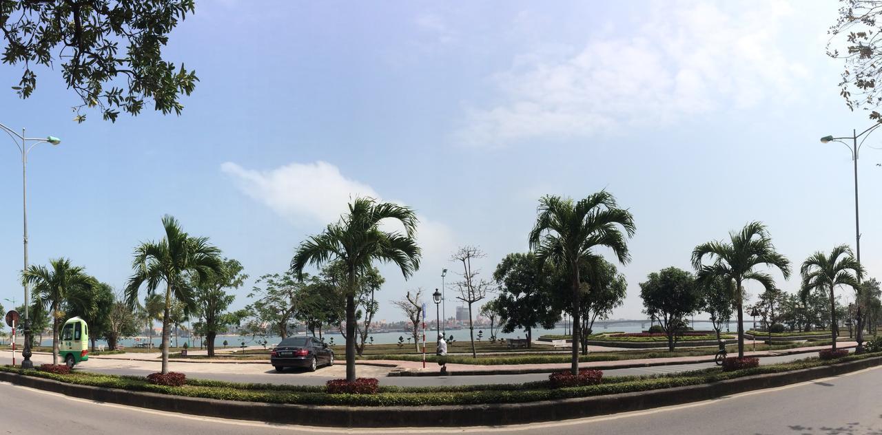 Geminai Hotel&Café Ðồng Hới Buitenkant foto