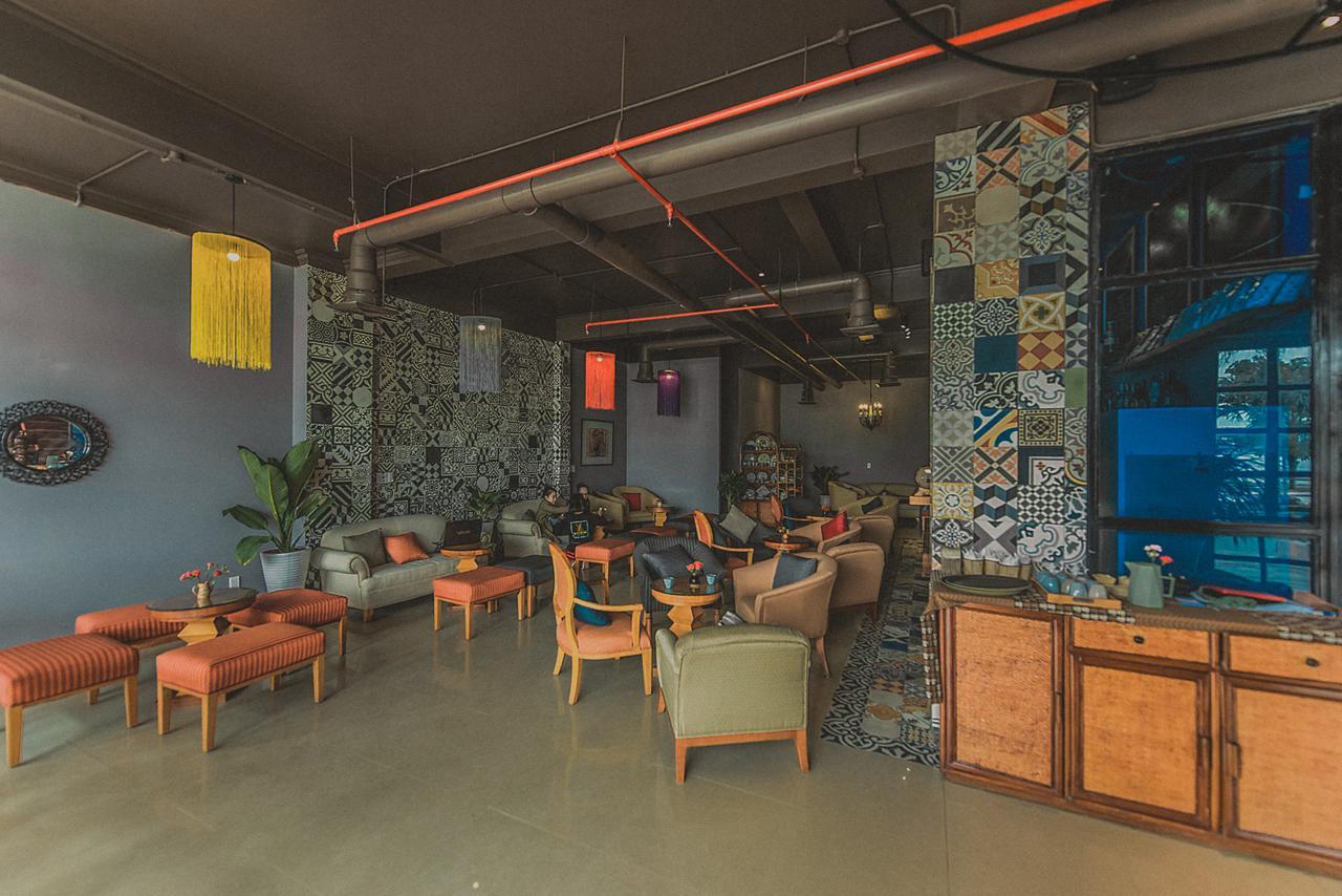 Geminai Hotel&Café Ðồng Hới Buitenkant foto