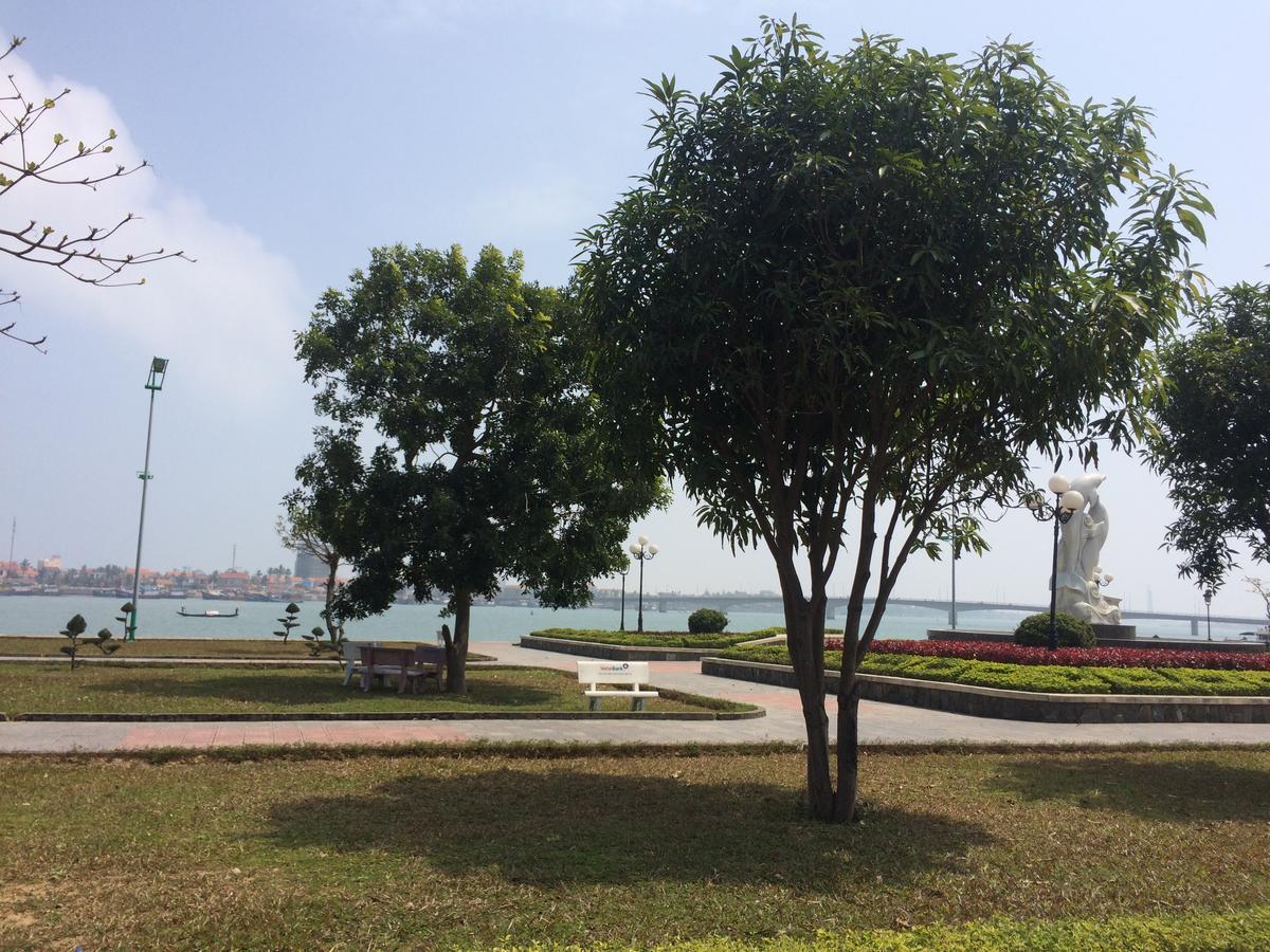 Geminai Hotel&Café Ðồng Hới Buitenkant foto