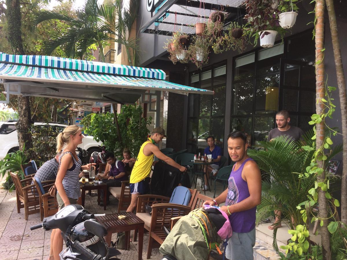 Geminai Hotel&Café Ðồng Hới Buitenkant foto